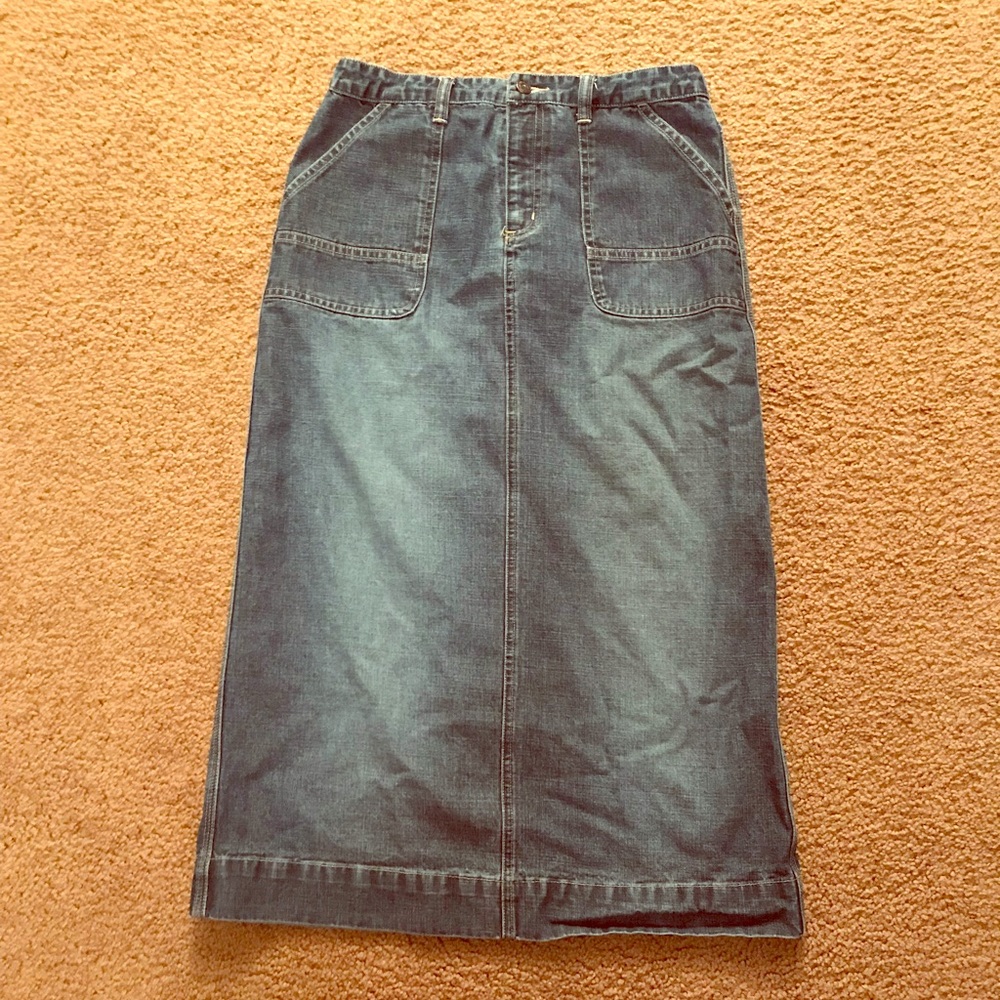 Chic Jean Skirt with pockets in front and back